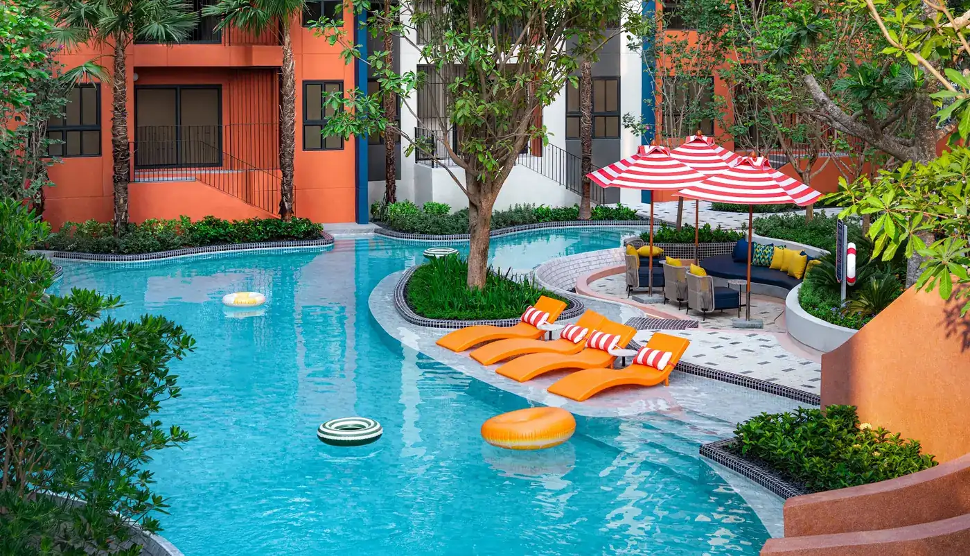 Piscina en Cabanas Hua Hin, un proyecto de Sansiri en Hua Hin, Tailandia
