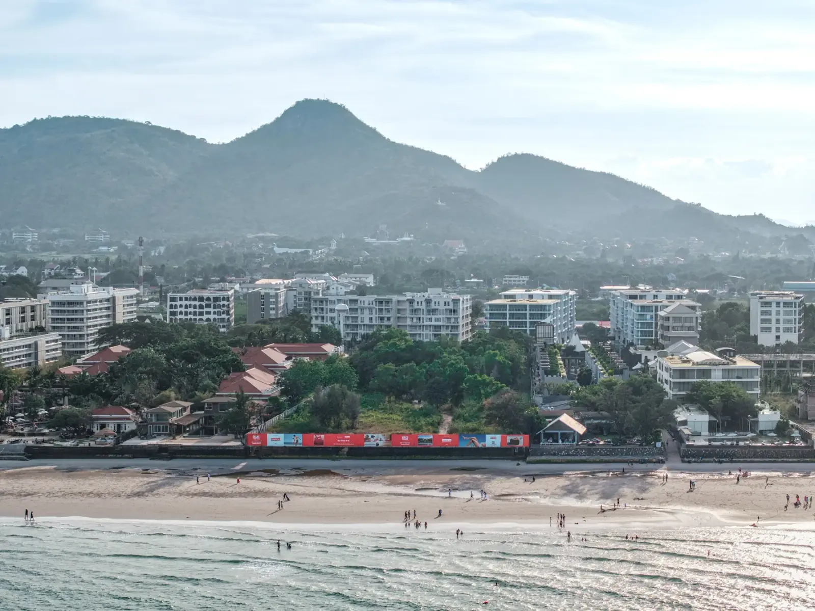 Ausblick in Standard Residences, einem Sansiri-Projekt in Hua Hin, Thailand