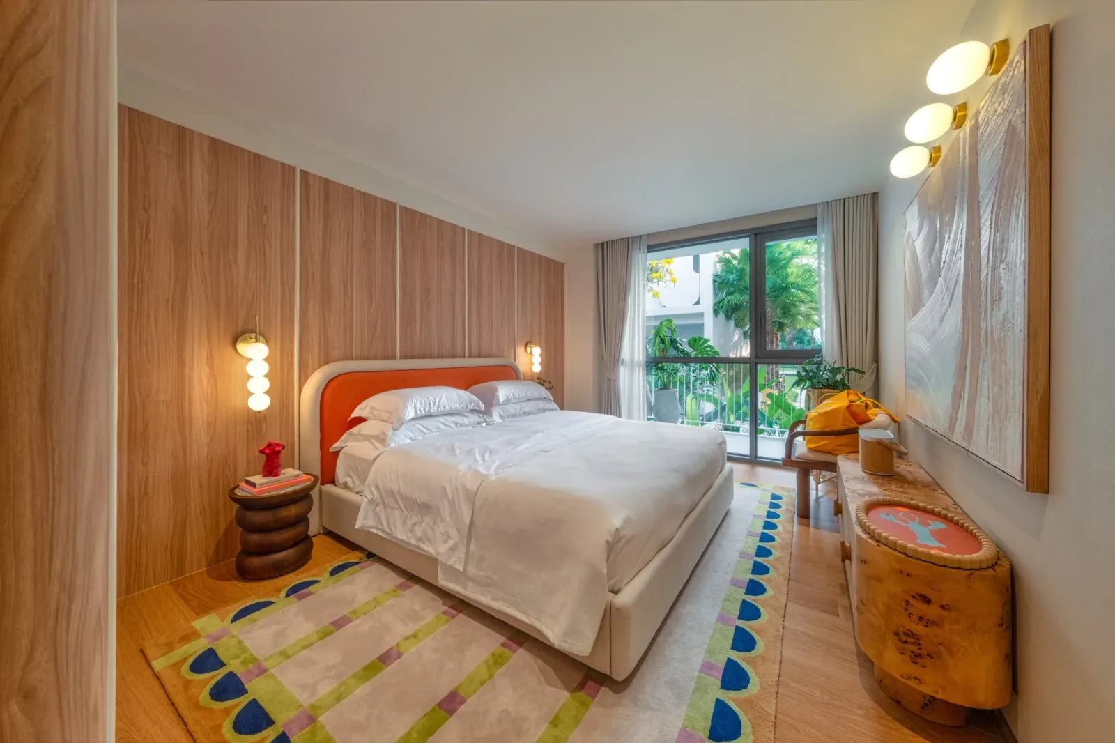 Schlafzimmer in Standard Residences, einem Sansiri-Projekt in Hua Hin, Thailand
