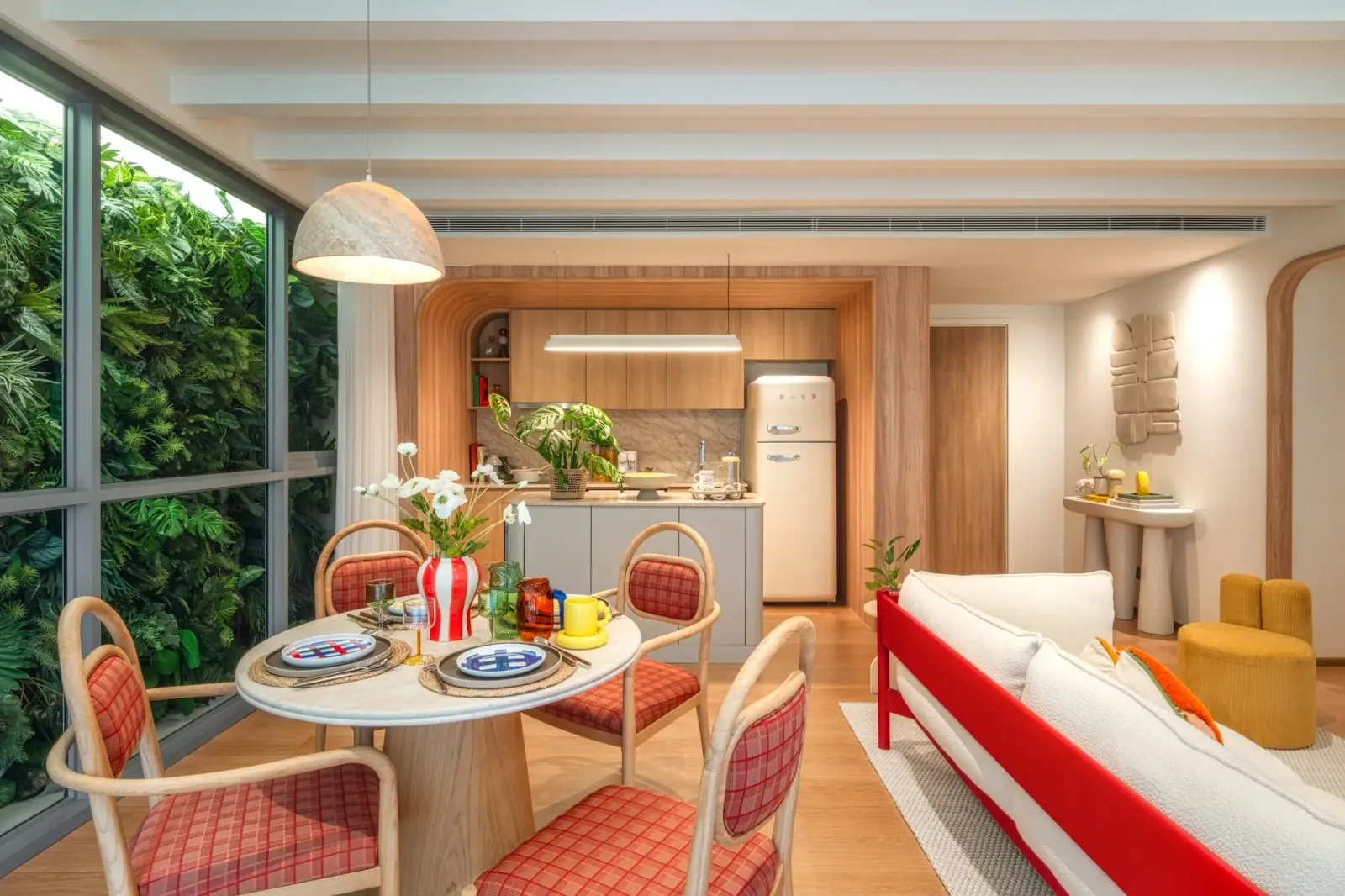 Innenansicht in Standard Residences, einem Sansiri-Projekt in Hua Hin, Thailand