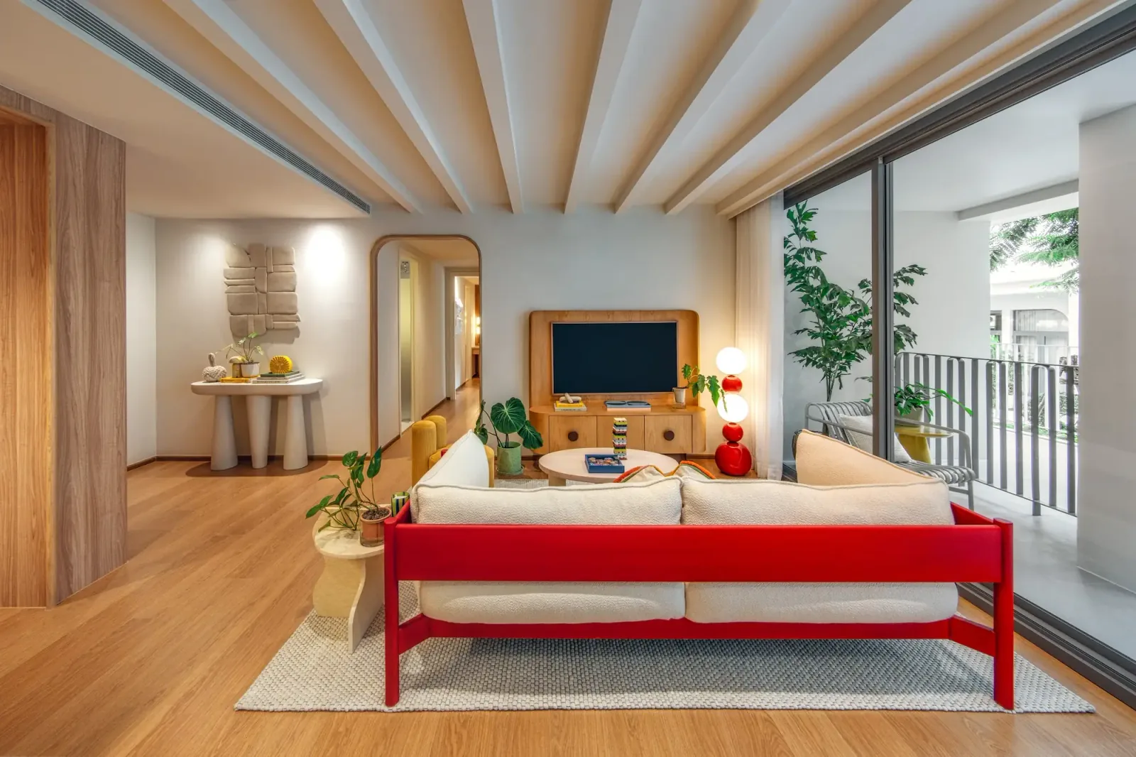 Wohnbereich in Standard Residences, einem Sansiri-Projekt in Hua Hin, Thailand
