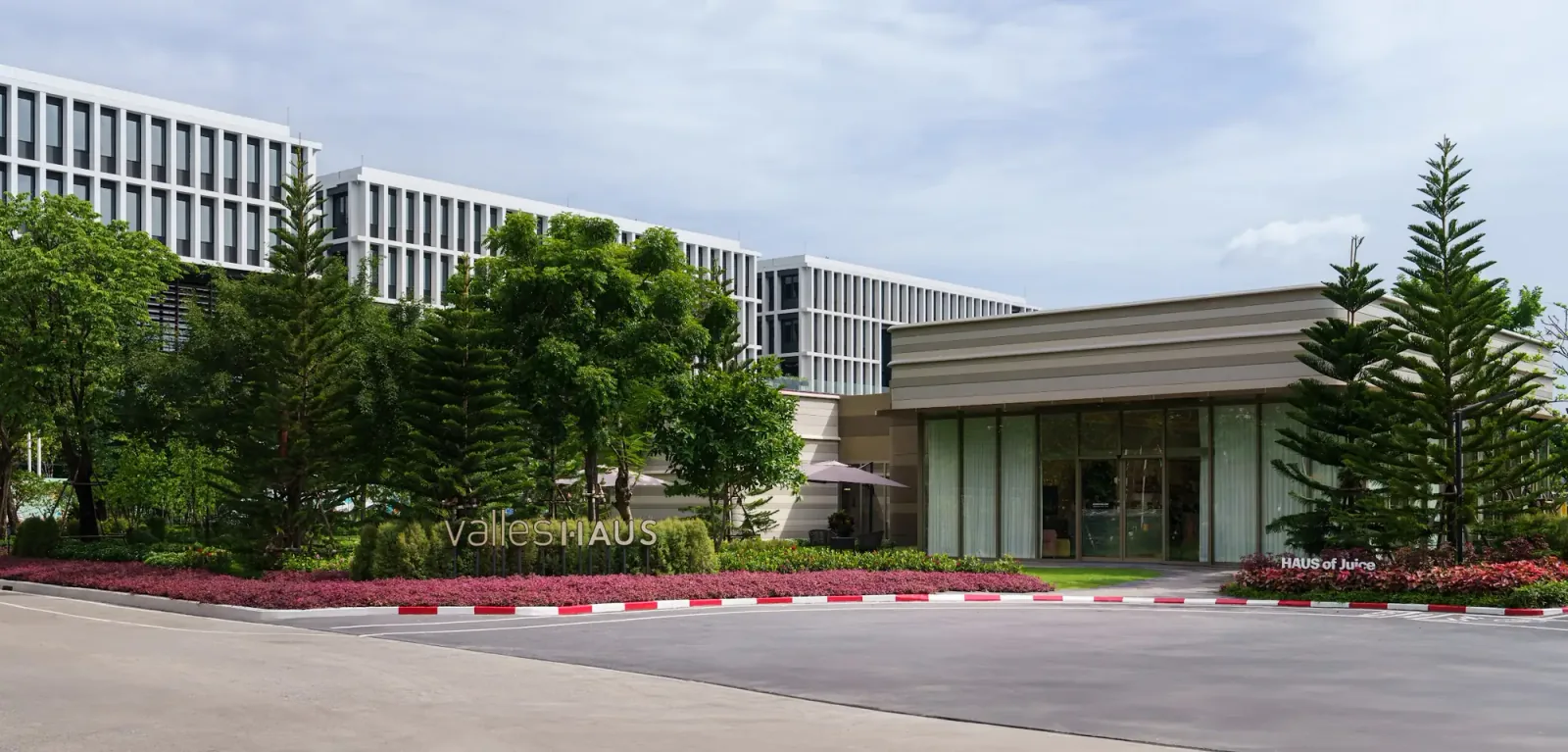valles HAUS(Sansiri 开发,位于泰国Bangkok)的正面外观